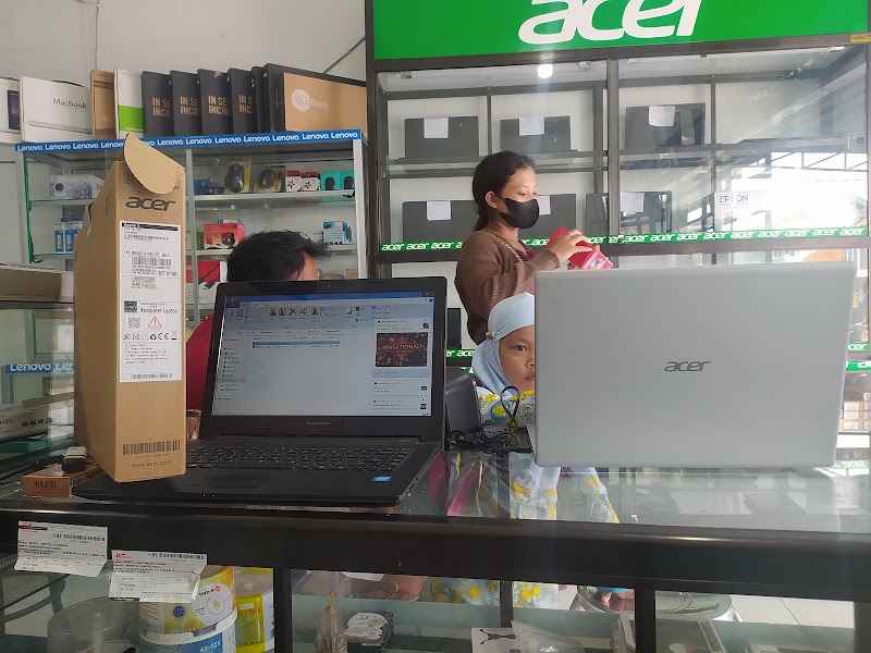 A2 Laptop (3) in Kota Blitar
