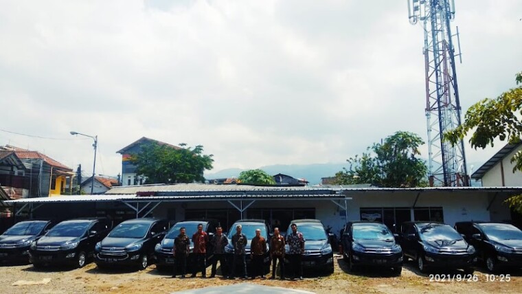 Rental Mobil Bandung - Es Salaam Trans (0) in Kec. Cinambo, Kota Bandung