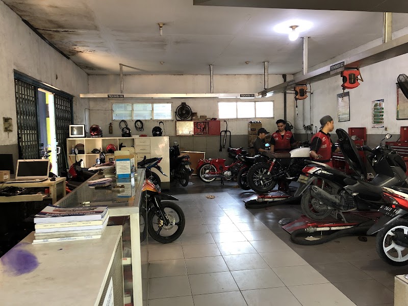 Yamaha Pusat Motor 3 2 In Kota Surabaya